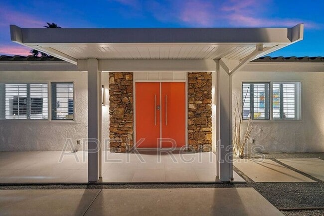 Building Photo - 945 N Buttonwillow Cir