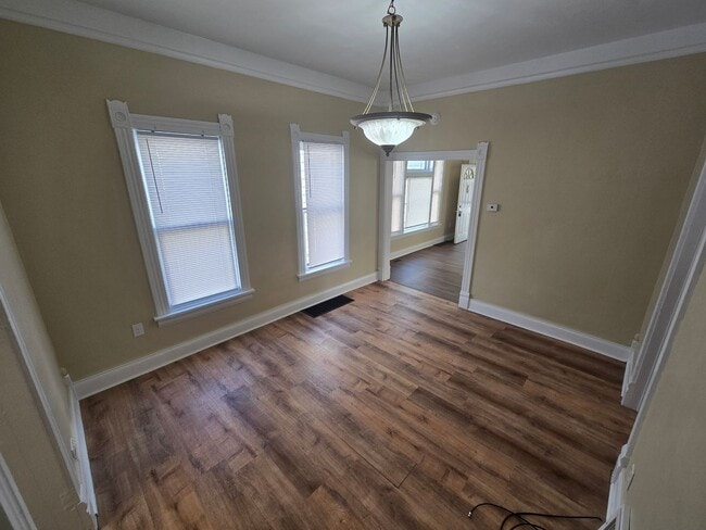 Building Photo - 2 Bedroom