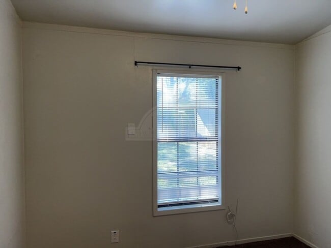 Building Photo - ***Two-Weeks Free Rent***916 Evergreen, Ki...