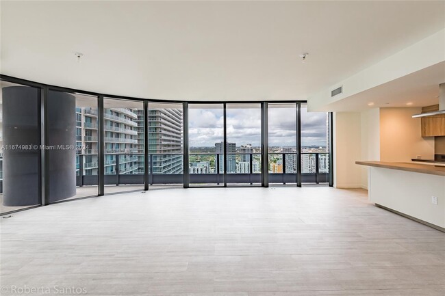 Living Area - 1000 Brickell Plz