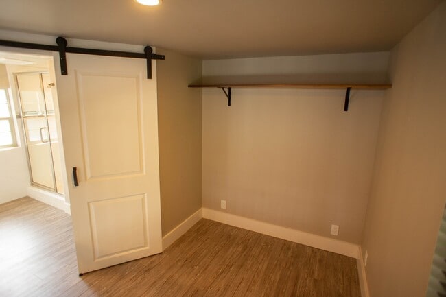 Building Photo - Downtown Tiny House