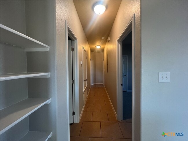 Building Photo - 1401 Loyal Ln