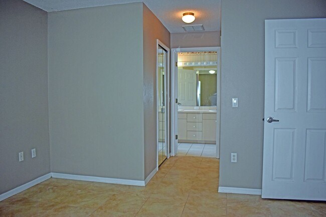 Building Photo - 14499 Tamarind Loop