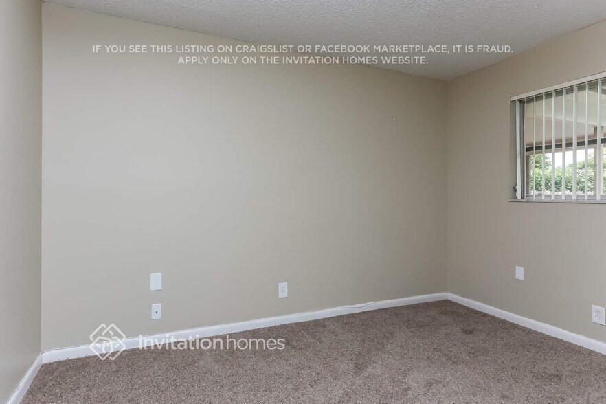 Building Photo - 11090 Glenwood Dr