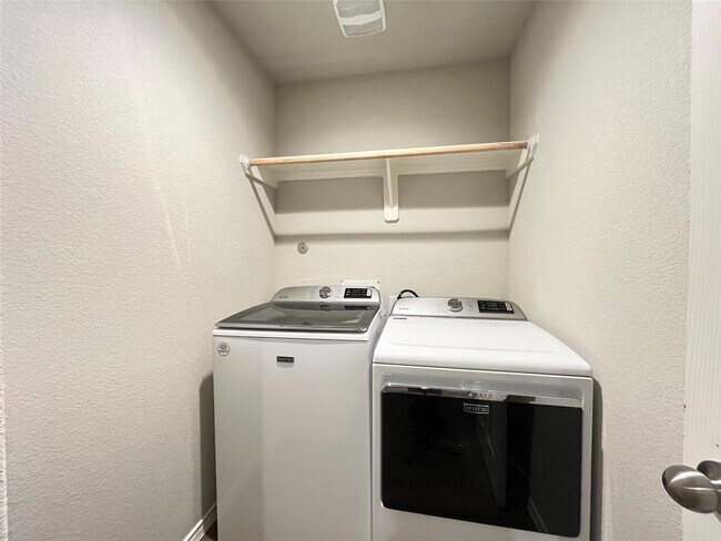 Building Photo - 10526 Vinca Minor Ln