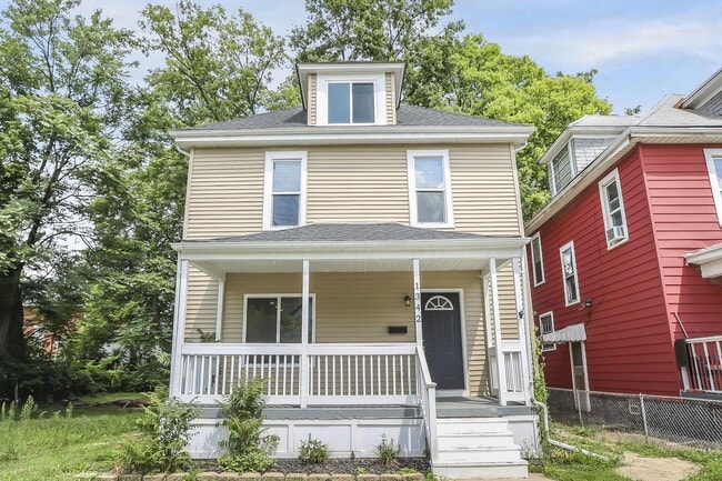 Primary Photo - 1342 E Fulton St