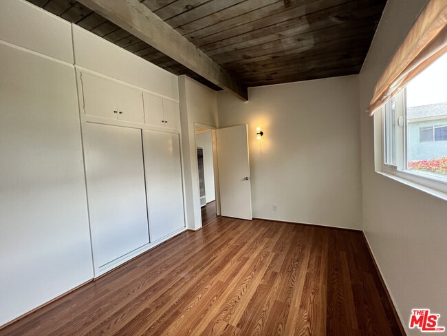 Building Photo - 2215 Orange Grove Ave