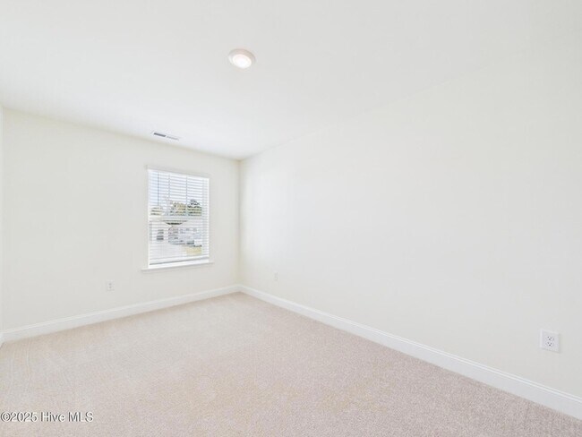 Building Photo - 458 Channel Drop Dr