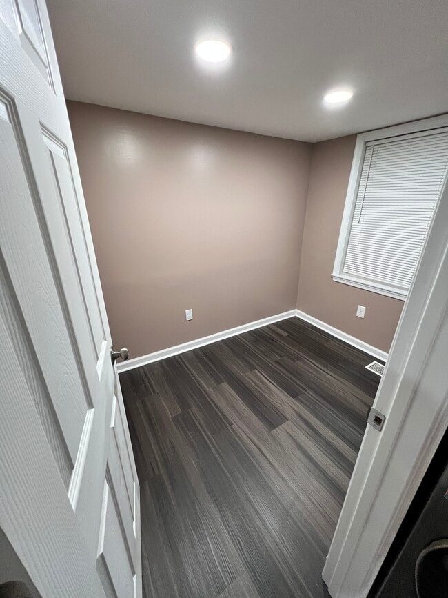 Building Photo - 5303 Woodland Rd