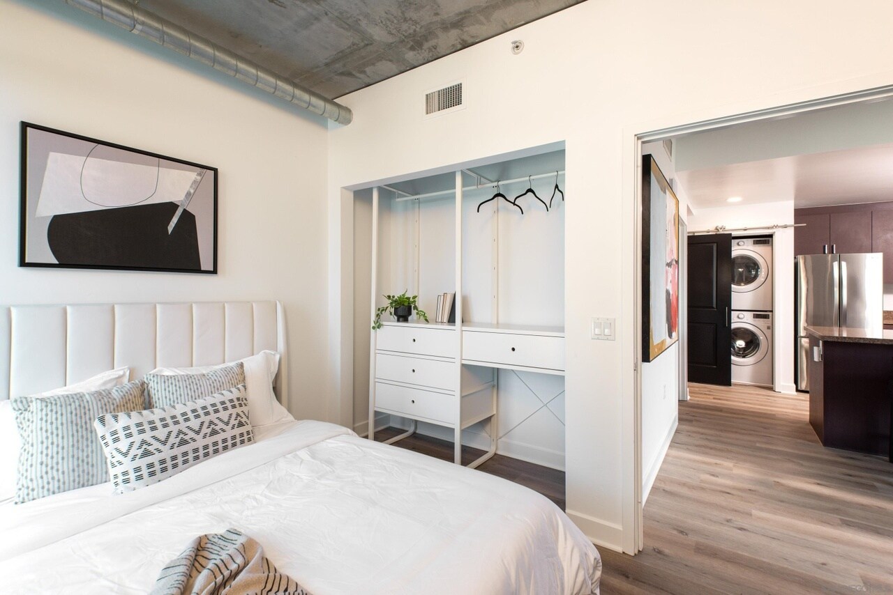 Building Photo - 1080 Park Blvd