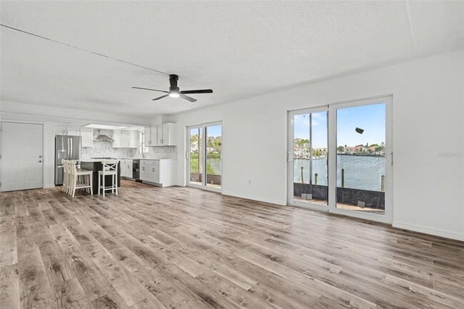 Building Photo - 8828 Bay Pointe Dr