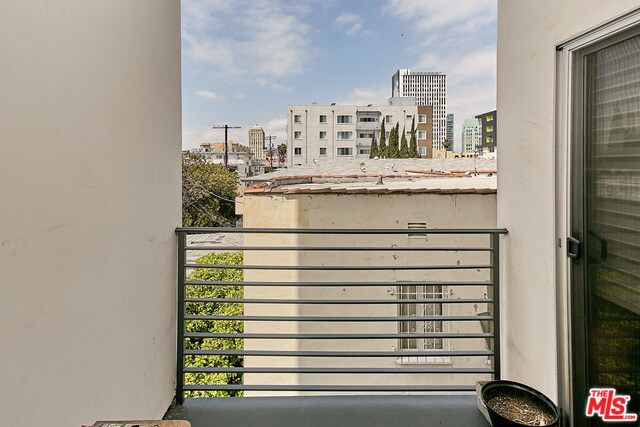 Building Photo - 733 S Manhattan Pl