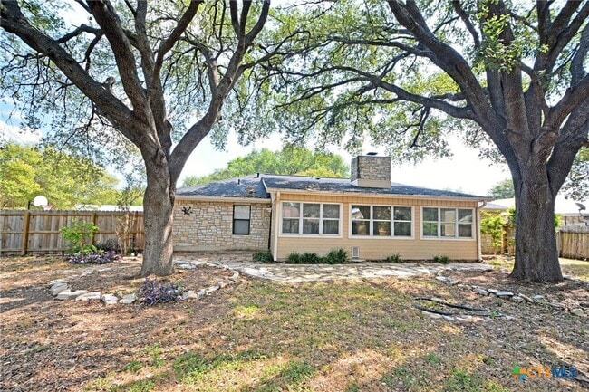 Building Photo - 1215 Clearwater Dr