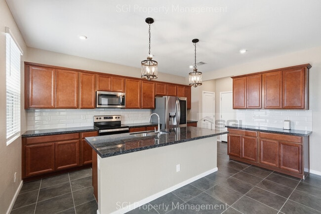 Building Photo - 17851 W Daley Ln