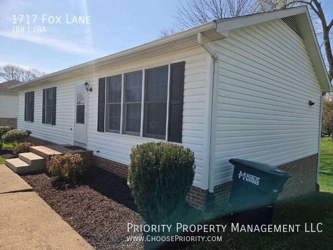 Building Photo - 1717 Fox Ln