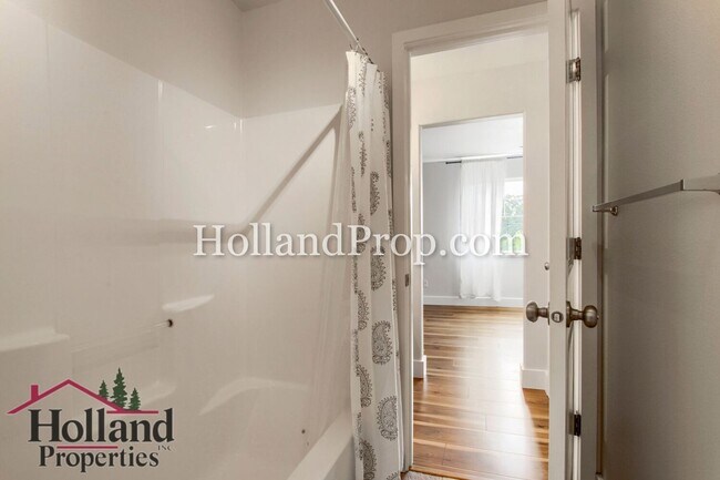 Building Photo - Beautiful 3-Bedroom Home with Covered Patio & Fenced Yard