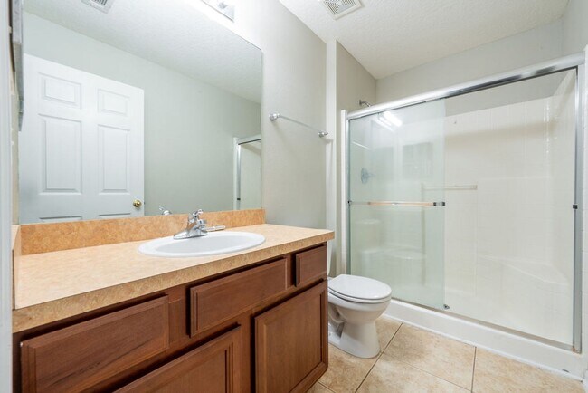 Building Photo - Lakefront Townhome