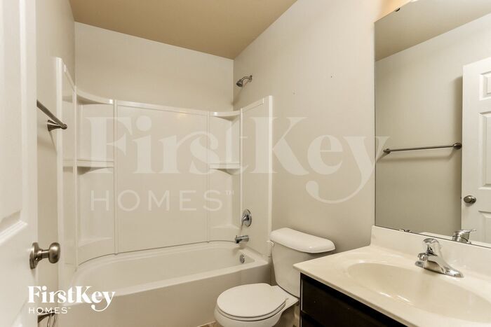 Building Photo - 913 Carpathian Dr