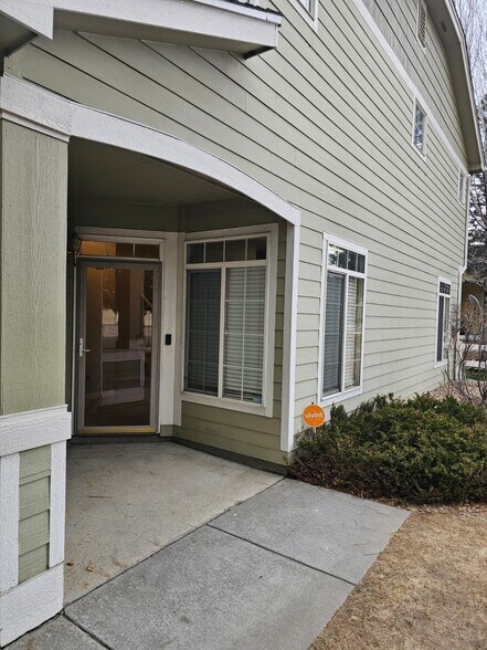 Building Photo - 14400 Albrook Dr