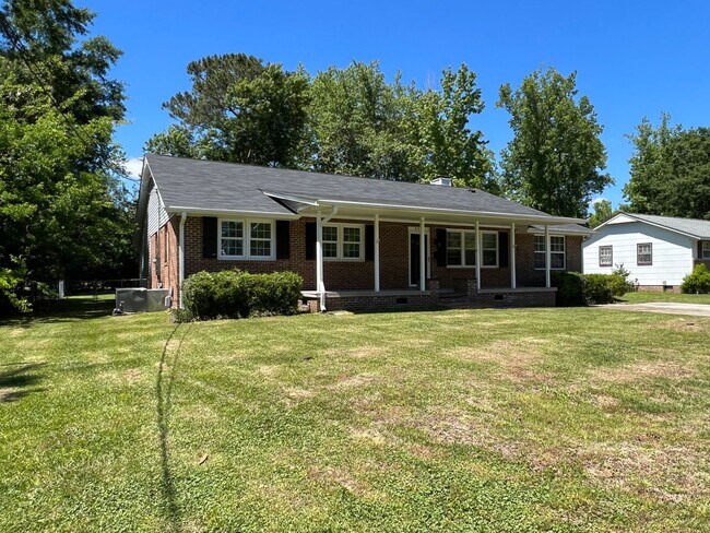 Building Photo - Great on Gardenview!