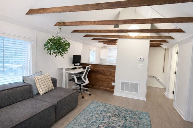 Building Photo - 816 Fargo Blvd