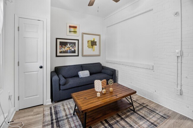 Building Photo - 1211 Simms Pl NE