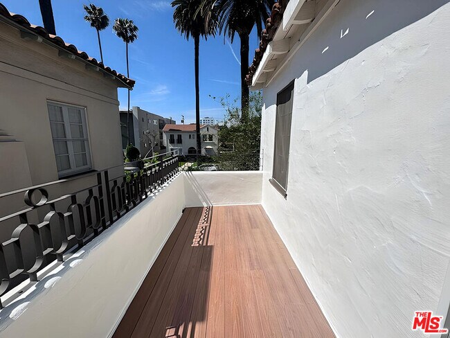 Building Photo - 126 S Hamilton Dr