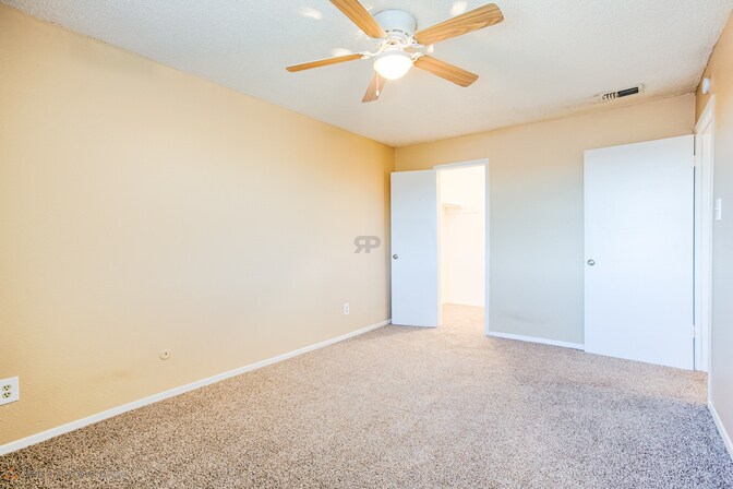 Building Photo - 711 Santa Fe Dr