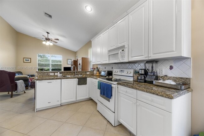 Building Photo - 7363 Via Luria