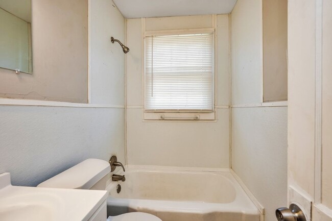 Building Photo - Spacious 4-Bedroom Beauty in Sylacauga – Huge Deck, Carport & Tons of Charm!