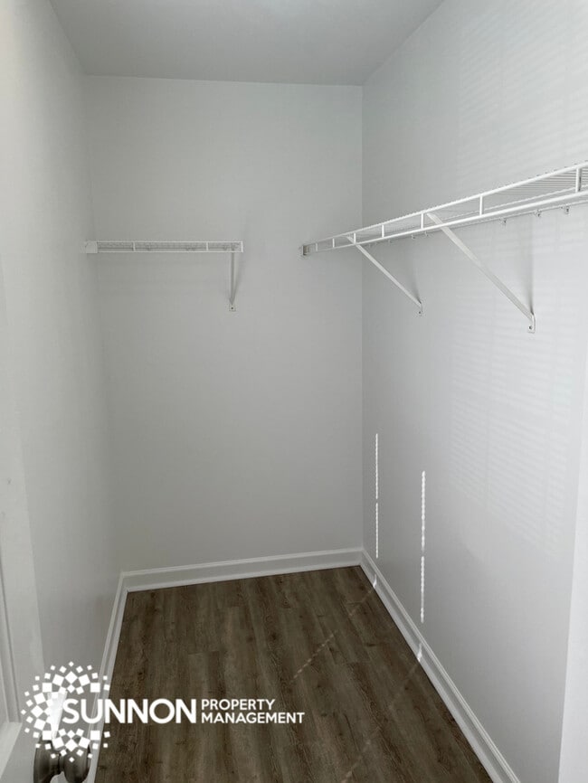 Building Photo - 4 Bed 2.5 Bath in Woodstone with Fenced Yard