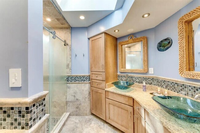 Building Photo - 5202 Forbes Terrace