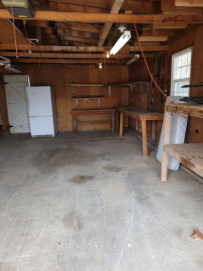 Building Photo - Adorable 3 bedroom 1.5 bathroom house for ...