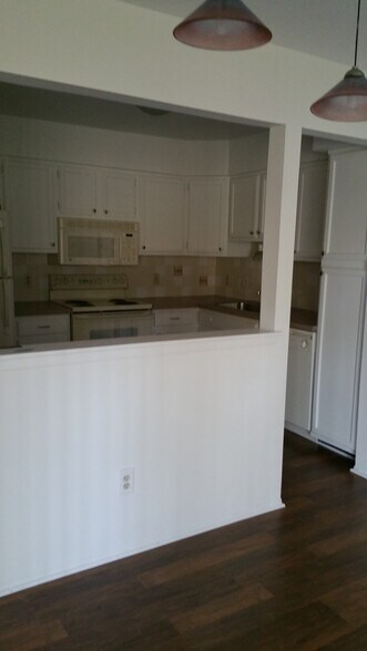 Building Photo - 24291 Evergreen Rd