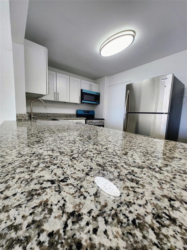 Building Photo - 9001 SW 77th Ave