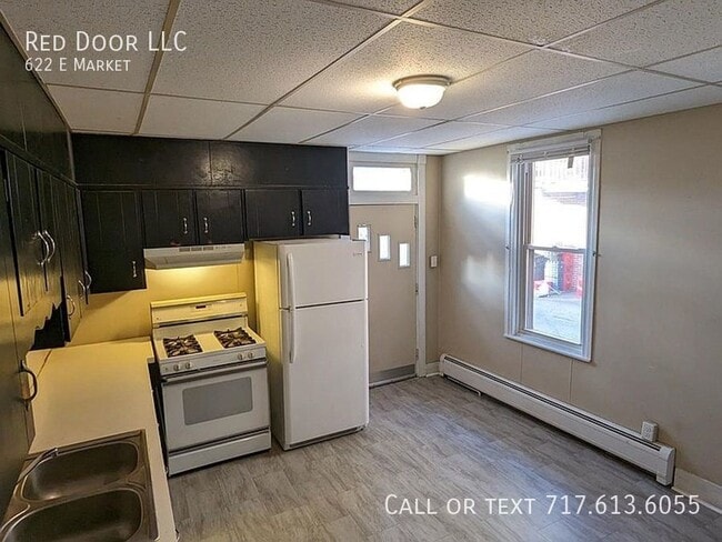 Building Photo - 622 E Market-