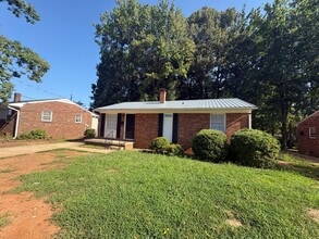 Building Photo - 702 W Fairfield Rd