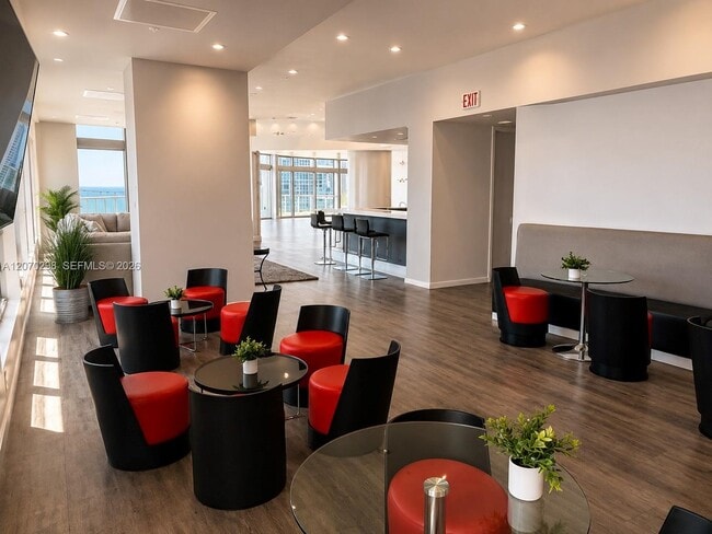 Building Photo - 300 S Biscayne Blvd