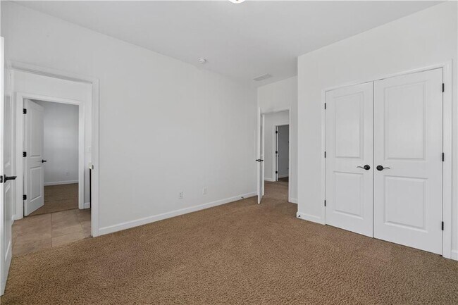 Building Photo - 6440 Century Park Pl SE