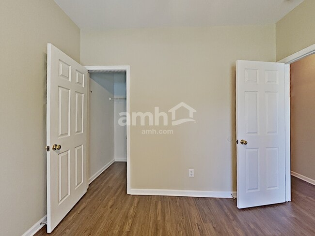 Building Photo - 1523 Cardinal Ln