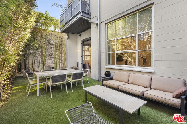 Building Photo - 710 Orlando Ave