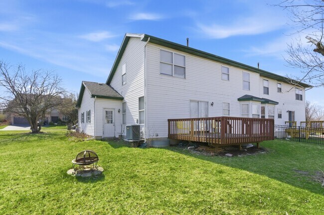 Building Photo - 1824 Country Hills Dr