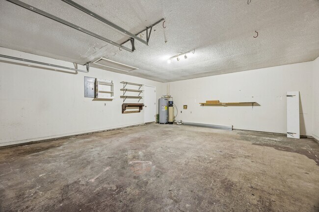 Building Photo - 117 Pinedale Dr