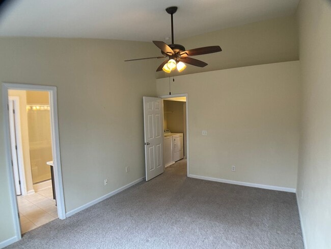 Building Photo - 3 Bed, 3.5 Bath Townhome with Garage!