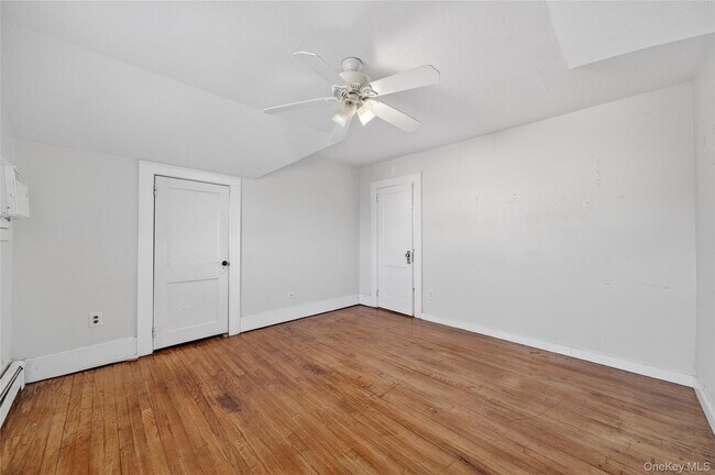 Building Photo - 32 Quaker Hill Rd