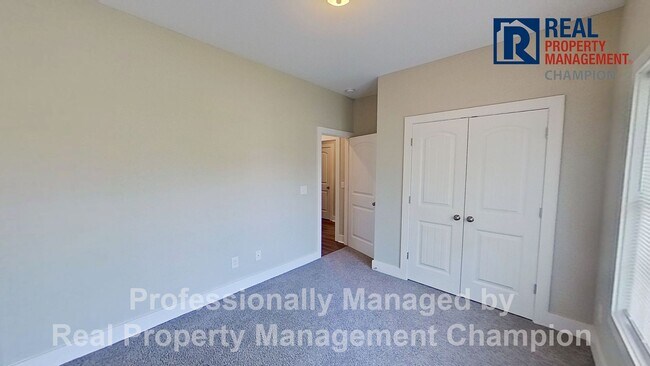 Building Photo - Charming 3 BD/2 BA with Open Floorplan and Attached Garage