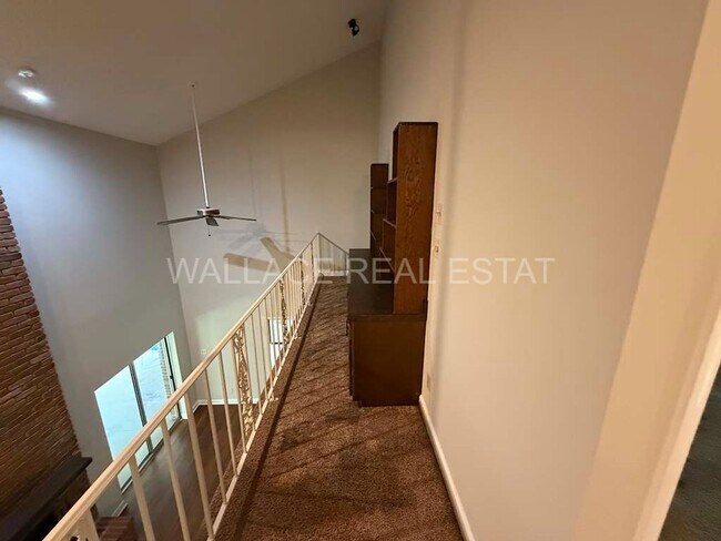 Building Photo - NEW RENTAL RATE...FARRAGUT LIVING OFFERING 4 BEDROOMS AND 3.5 BATHS WITH NICE SUN PORCH