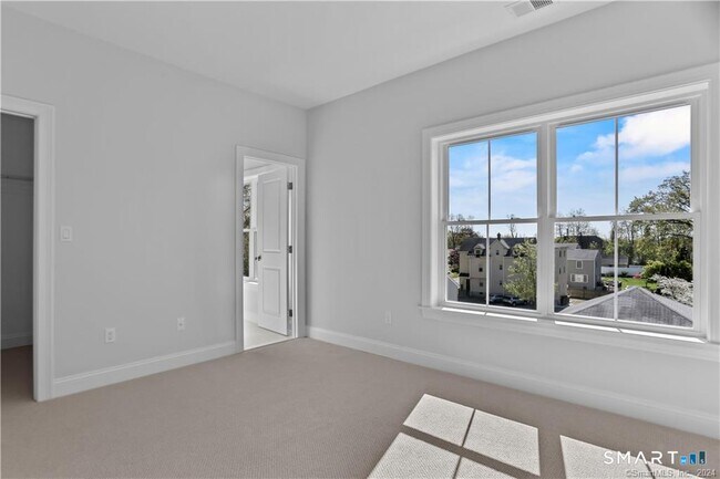Building Photo - 348 Halley Ave