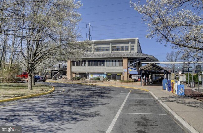 Building Photo - 181 Cranbury Rd