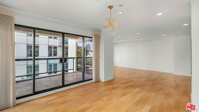 Building Photo - 10724 Wilshire Blvd